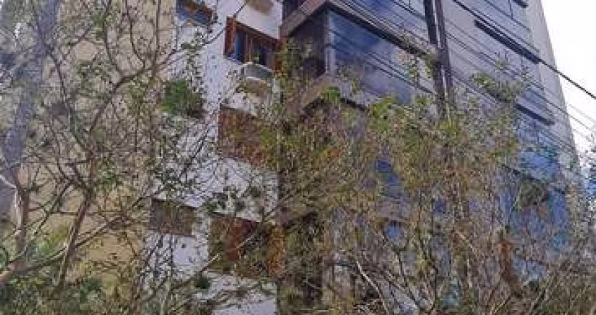 Amplo Apartamento 3 dormitórios (1 Suíte) + dependência + 2 vagas garagem - próximo Sociedade Aliança