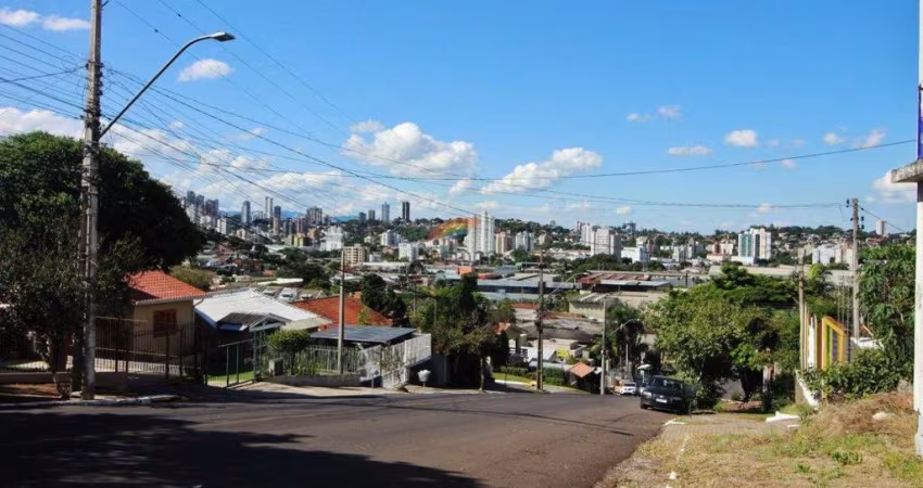 Casa com 4 dormitórios, sala estar com lareira, garagem 3 carros, bairro Ideal, NovoHamburgo-RS.