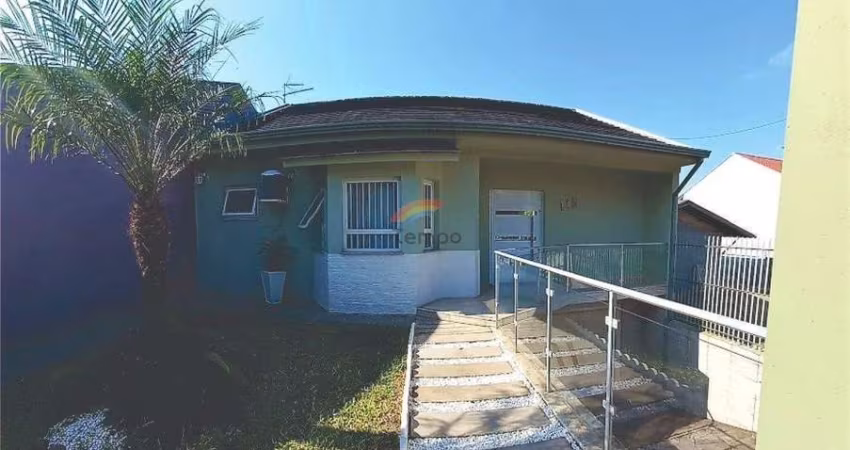 Casa a venda com três dormitórios