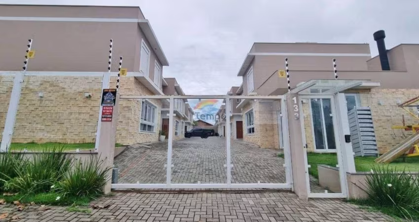 Sobrado novo em condomínio estilo contemporâneo, 03 dormitórios, sendo 01 suíte, 02 vagas de garagem.