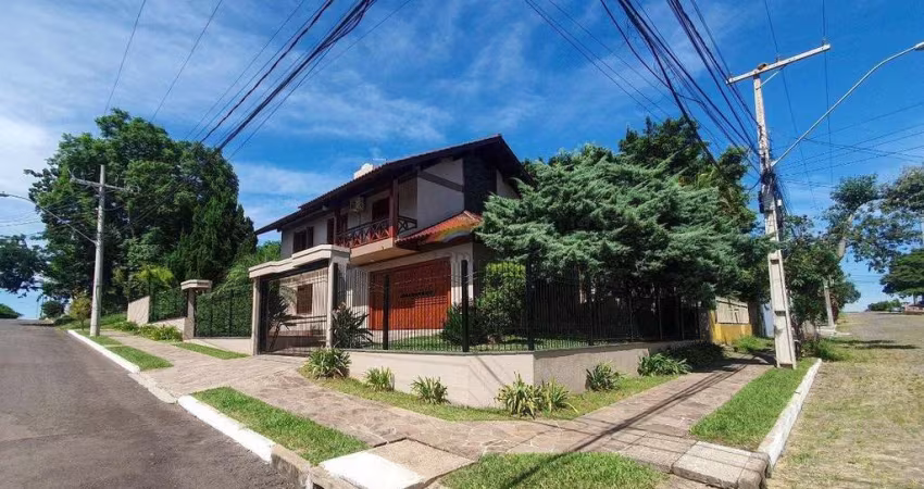 Ótima casa, semi mobiliada, 180,00m² construídos em terreno de 435,00m², 03 dormitórios, sendo 01 suíte, bairro Petrópolis, Novo Hamburgo-RS.