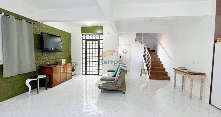 Sobrado com 138m² construídos, sendo 02 dormitórios, sala ampla 02 ambientes integrados a cozinha, Novo Hamburgo-RS.
