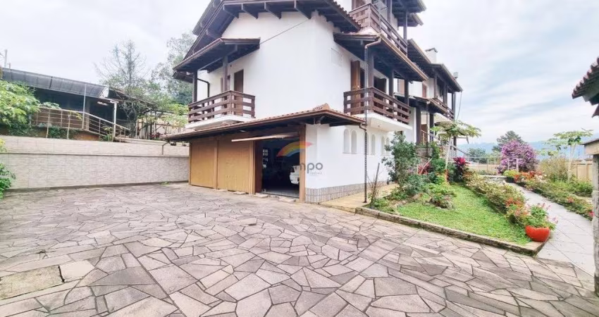 Linda casa mobiliada, com 526 metros quadrados, 5 quartos, sendo 1 suite, 4 banheiros