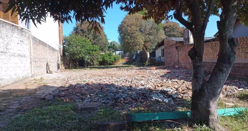 Terreno com 432 m² no Bairro Canudos