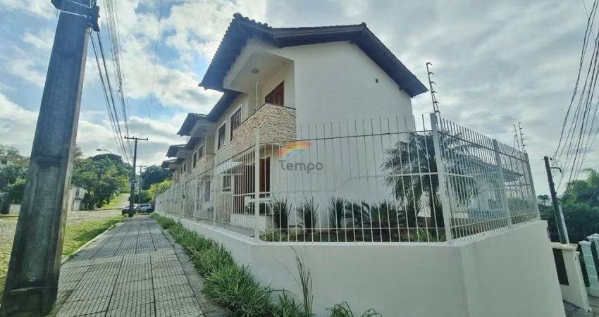 Casa em condomínio com 3 dormitórios sendo 1 suíte, localizada no Bairro Boa Vista de Novo Hamburgo