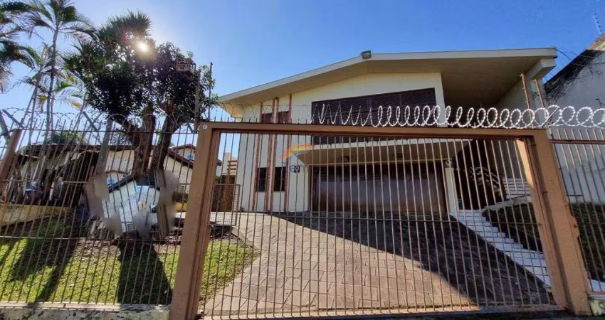 Casa com 5 dormitórios.