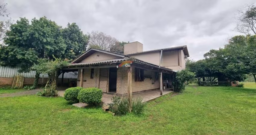 Casa com 5 dormitórios.