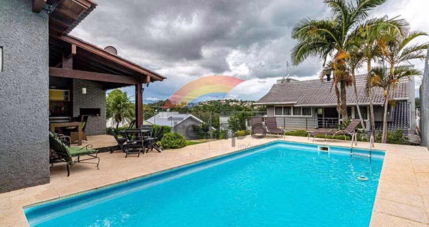 Casa à venda, 406 m² construídos, 3 dormitórios sendo 2 suítes, amplo pátio, piscina em Campo Bom/RS