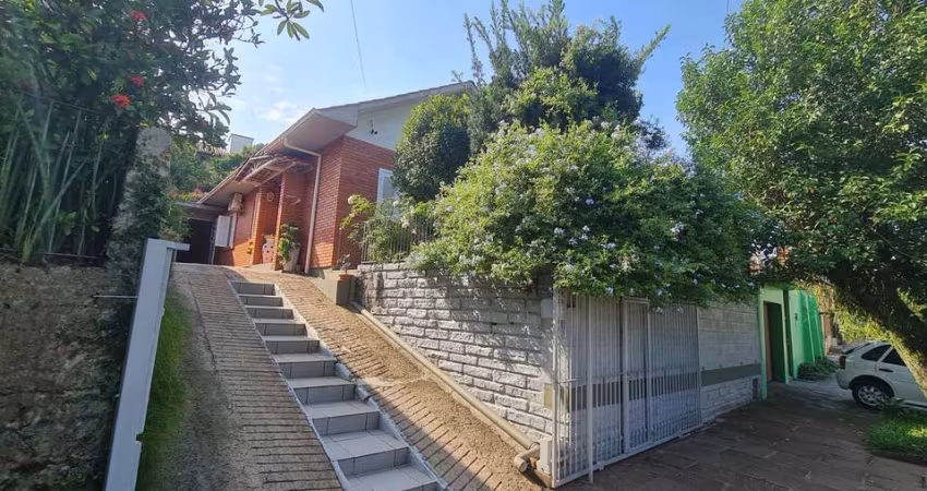 Casa plana, 3 dormitórios no Bairro Operário