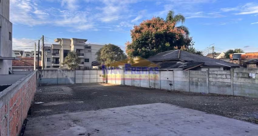 Amplo terreno limpo no Fazendinha