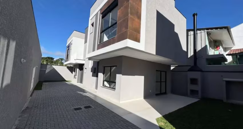 SOBRADO COM ALTO PADRÃO DE ACABAMENTO!!!