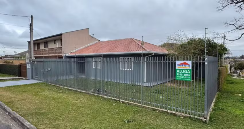 Belíssima residência em rua tranquila no fazendinha.