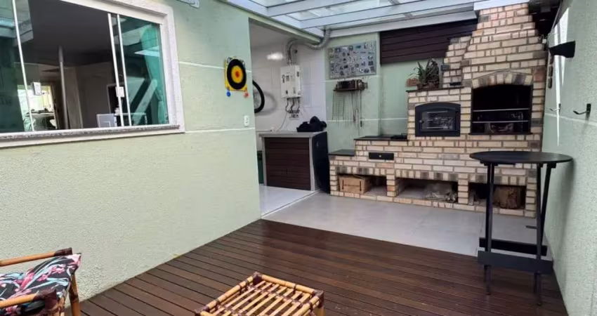 Sobrado em localização nobre!!! decorado e mobiliado com área gourmet coberta nos fundos!!!