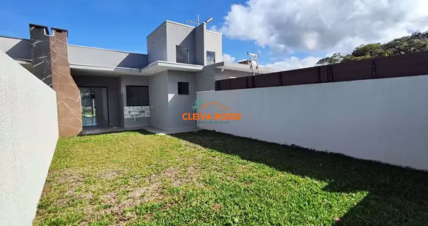 Casa à Venda com Suíte e Amplo Quintal Matinhos