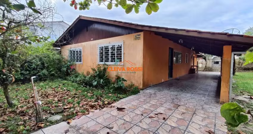 Casa à Venda com Amplo Terreno de Esquina Pontal do Paraná