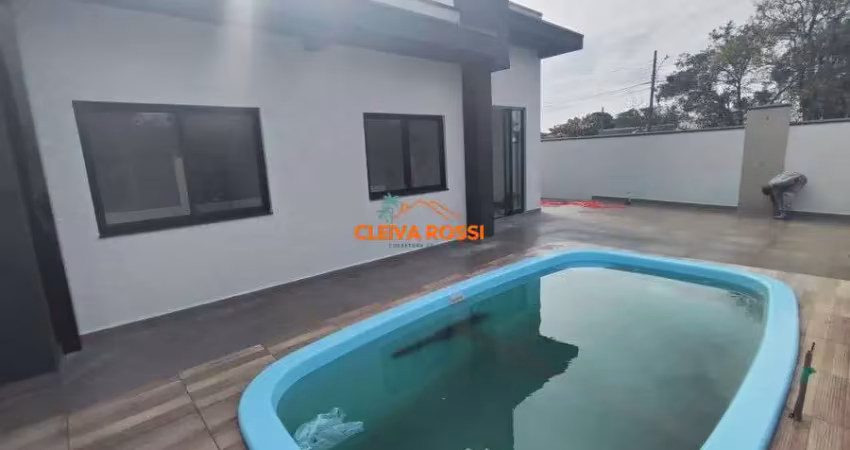Casa nova à venda com piscina a 640m do mar matinhos