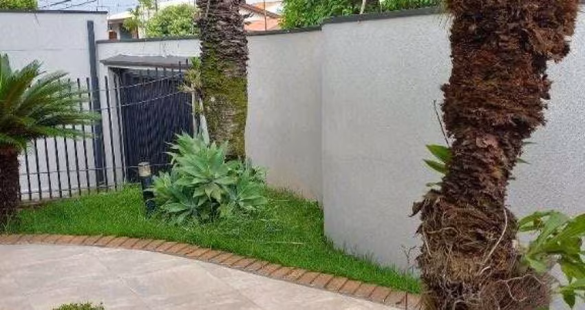 LINDA CASA COM PISCINA E LOCALIZAÇÃO PRIVILEGIADA