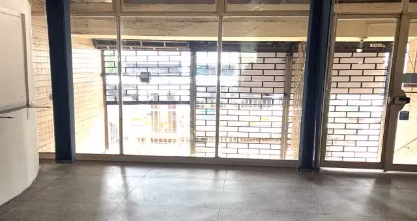 Loja com excelente ponto, de frente, quase esquina santo antonio