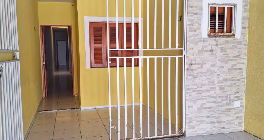 Casa com 3 quartos, com 2 suítes e vagas para 2 carros