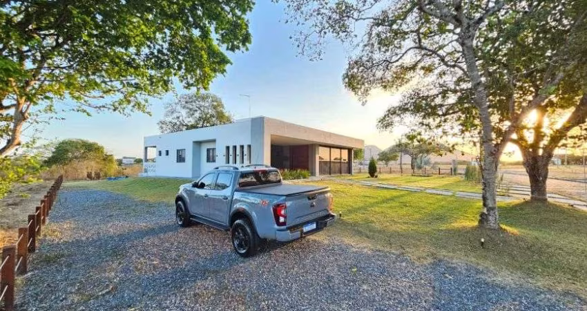 Casa em condomínio fechado de 235 metros quadrados com 3 quartos em Gurinhém - PB