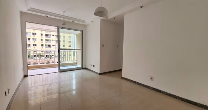 Apartamento com 03 quartos para venda no Imbuí, Salvador, Bahia.