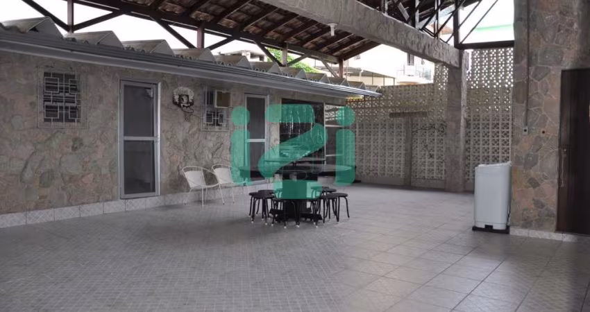 CASA COM HIDROMASSAGEM - CENTRO DE GUARATUBA