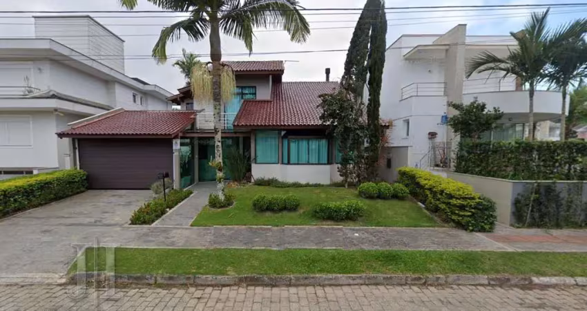 Casa a venda com acessibilidade em jurerê internacional