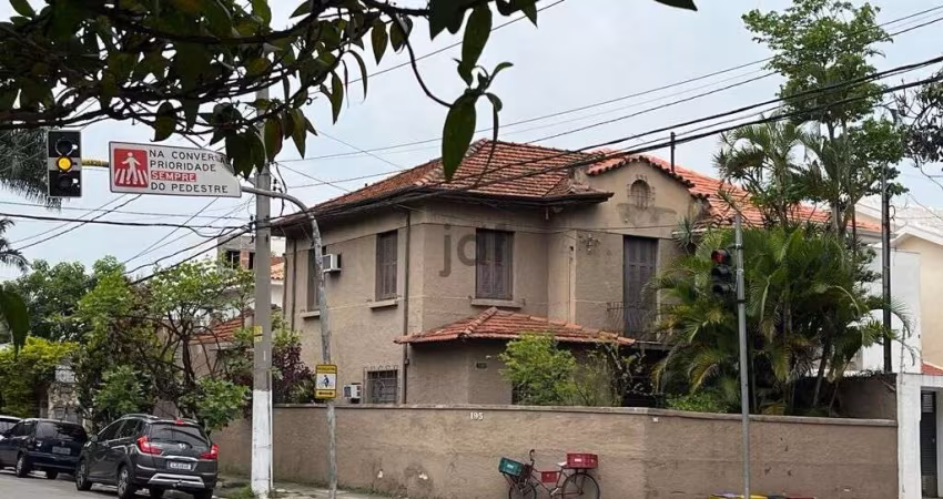 Sobrado Padrão  no privilegiado bairro Jardim Paulista, em São Paulo - SP.