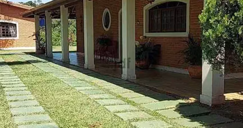 Área Construída com 640,00 m², Área do Terreno com 3.500,00 m².