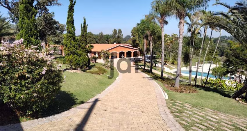 Chácara com 24.000 m2 de terreno, aproximadamente 1.000 m2 de área construída, recém reformada