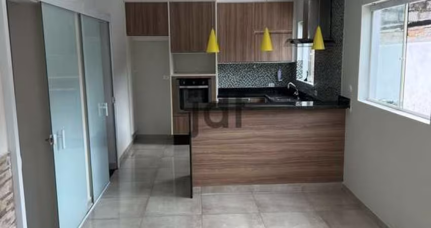 Casa em Jardim Conceição, São Roque/SP com quintal amplo