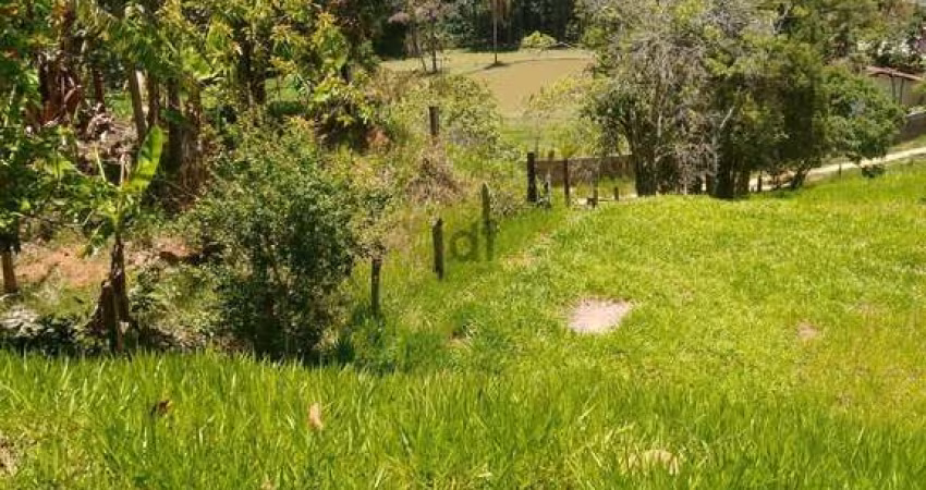 Terreno em São Roque. 5.000 m2, com 3 platôs. Energia na frente, poço caipira.