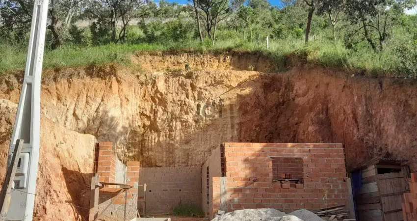 Terreno em moreiras, mairinque/sp com construção iniciada