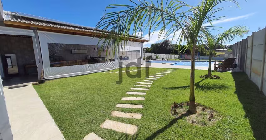 Chácara com terreno plano e semi nova!