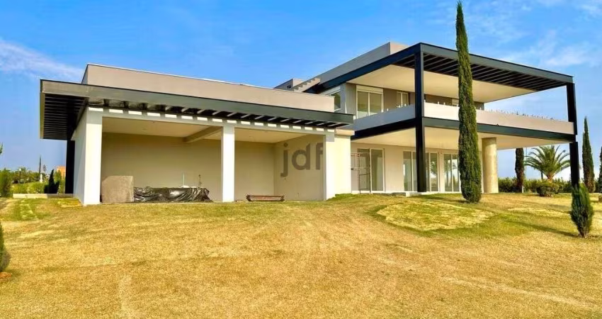 Casa em Condomínio Área do terreno: 1.520,20 m² .Área construída: 525,93 m².4 suítes com closet, espaço gourmet, cozinha, copa, home theater, sala de estar e sala de jantar. Área externa com piscina e