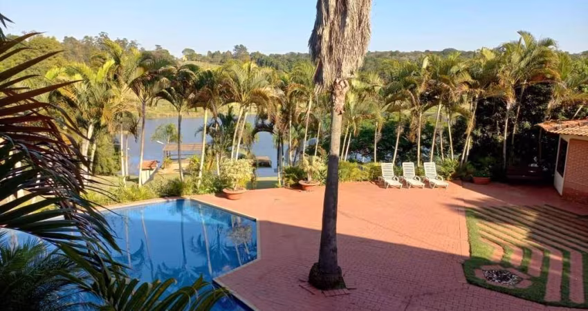 Sítio com 10.000 m2 pé pro lago