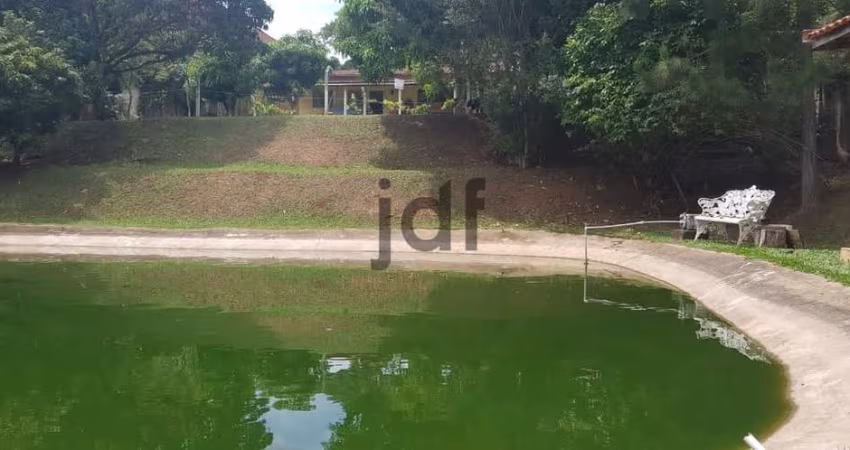 Terreno em Condomínio em Porta do Sol, Mairinque/SP com boa topografia, pomar formado, tanque para peixes  e pequena edicula construída.