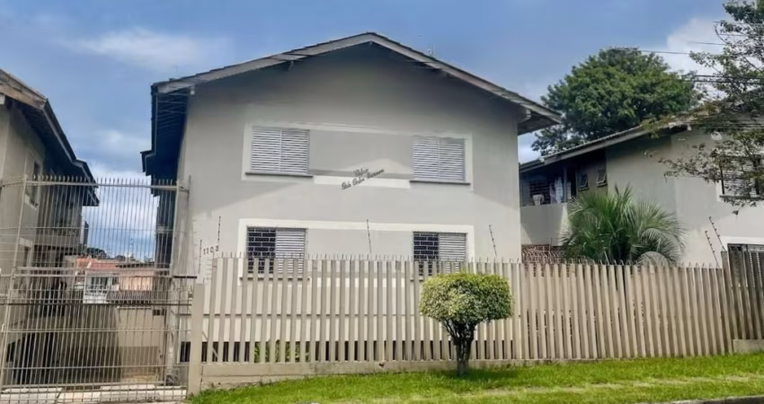 Apartamento Reformado em Frente à Sede de Tênis do Clube Curitibano!