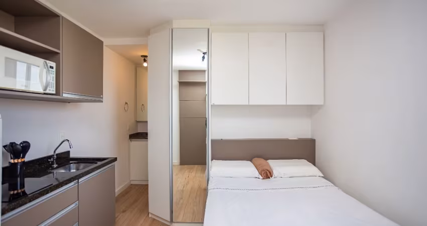 Studio Mobiliado Para Locação, No Rebouças Próximo Ao TRE, Com 28,60m² De Área Total, Com Ar-condicionado E Internet.