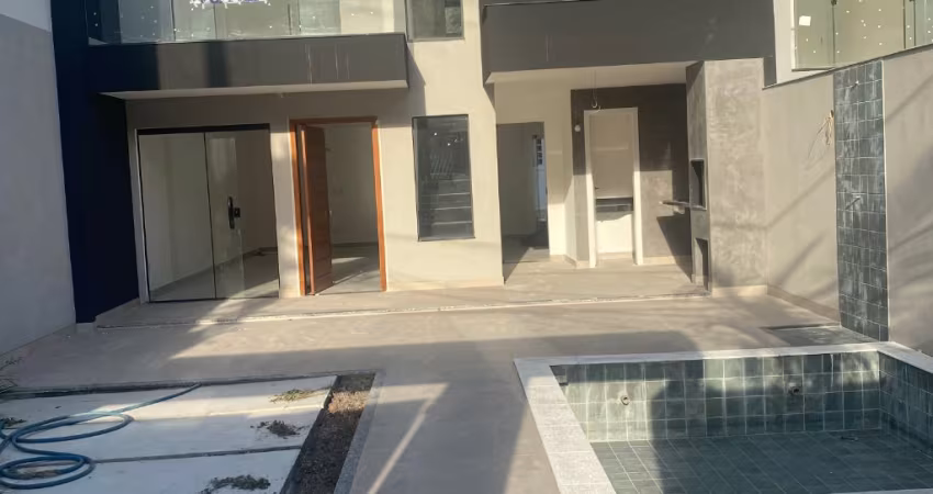 Linda casa-Primeira locação-Condominio Fechado.