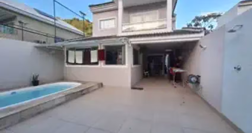 Casa duplex-condominio fechado-202m²-03 quartos-pechincha