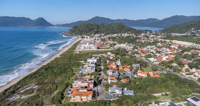 Casa em condominio fechado de alto padrão frente mar em Florianópolis