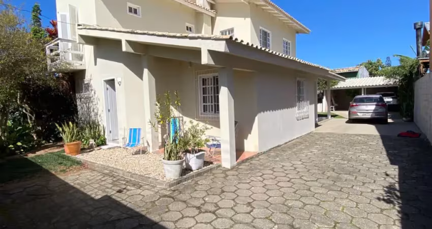 Casa com 4 quartos para alugar na Rua do Pingüim, 150, Campeche, Florianópolis
