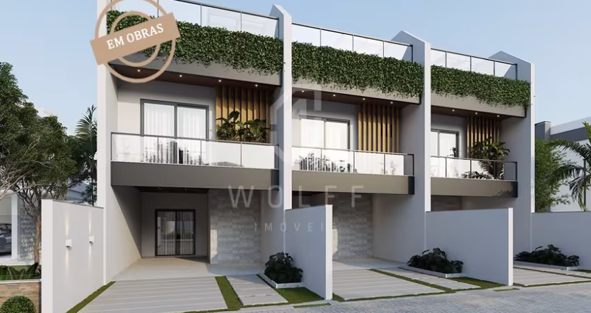 Sobrado Triplex com 03 dormitórios, no bairro Itacolomi - Balneário Piçarras - SC