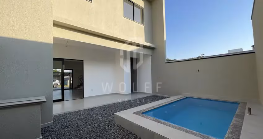 Sobrado com piscina, 3 dormitórios, 108 m², no bairro itacolomi - balneário piçarras - sc