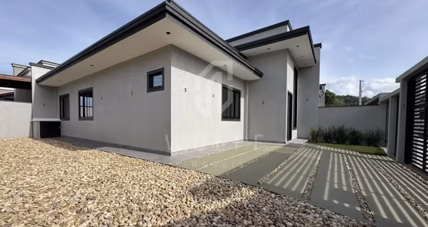 Casa de esquina com amplo espaço de terreno, 3 quartos, itajubá - barra velha - sc