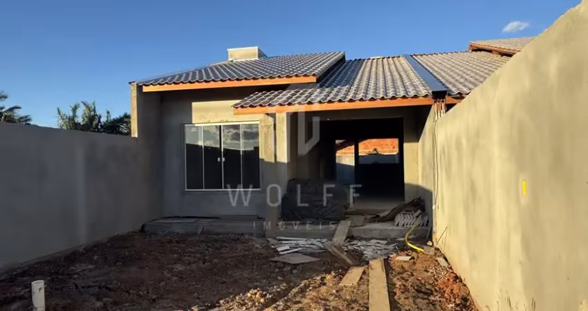 Casa com amplo espaço nos fundos, 2 dormitórios, 1 suíte, no bairro itajubá - barra velha - sc