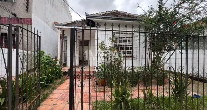 Casa com 3 quartos para alugar na Avenida General Emílio Lúcio Esteves, 218, Santa Maria Goretti, Porto Alegre