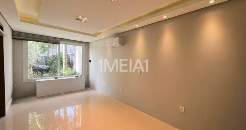 Casa com 3 quartos para alugar na Avenida Cairu, 601, Navegantes, Porto Alegre