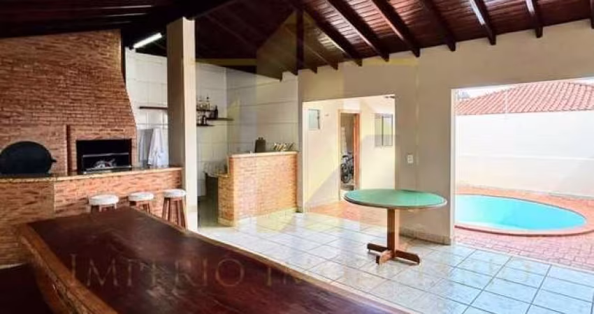Casa para Venda em Cândido Mota, Centro, 3 dormitórios, 1 suíte, 2 banheiros, 2 vagas